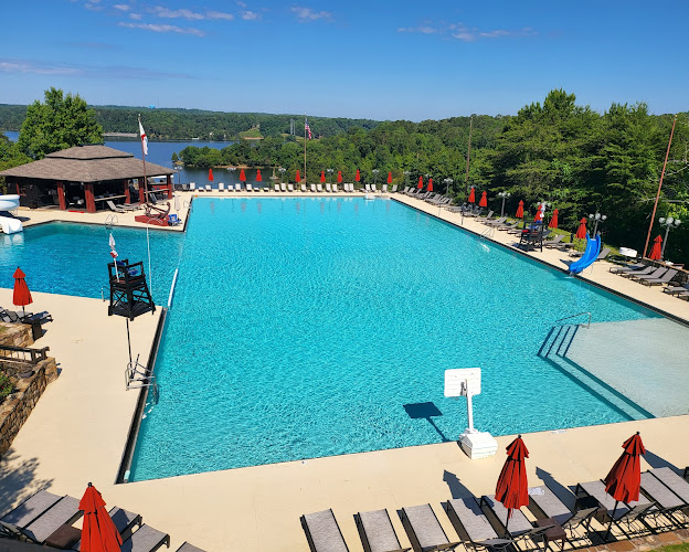 NorthRiver Yacht Club – Yacht Club Building/Pool