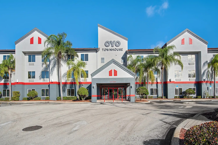 OYO Townhouse Orlando West