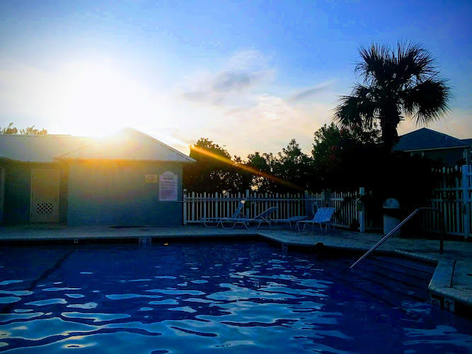Pool W/parking