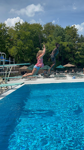 Seven Hills Swim & Tennis Club