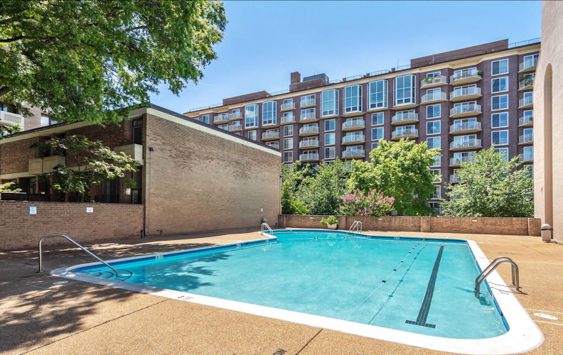 Tiber Island Community Pool