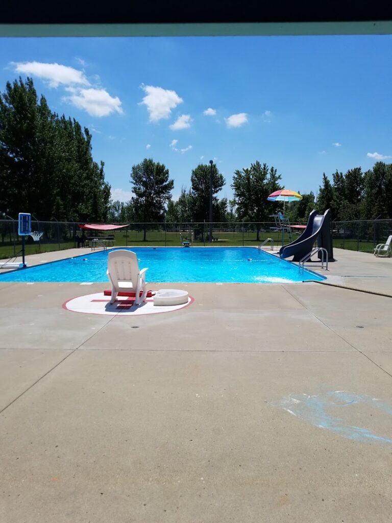 Gwinner Aquatic Center
