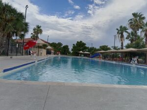 Woodlawn Lake Park Public Pool