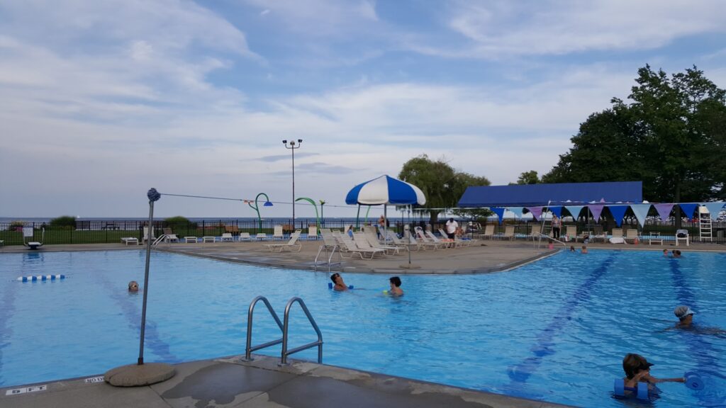Grosse Pointe Shores Pool